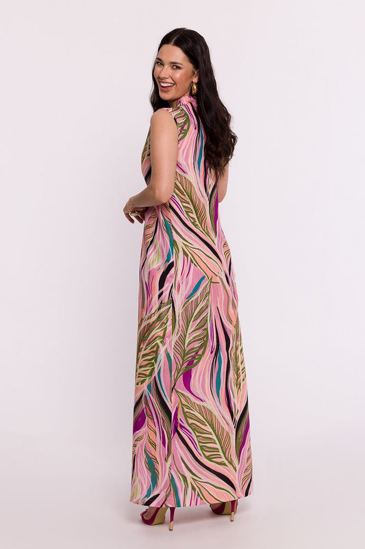 Damen Maxi Print Sommerkleid mit V-Ausschnitt in Multifarben, vom Model getragen in der Rückansicht.