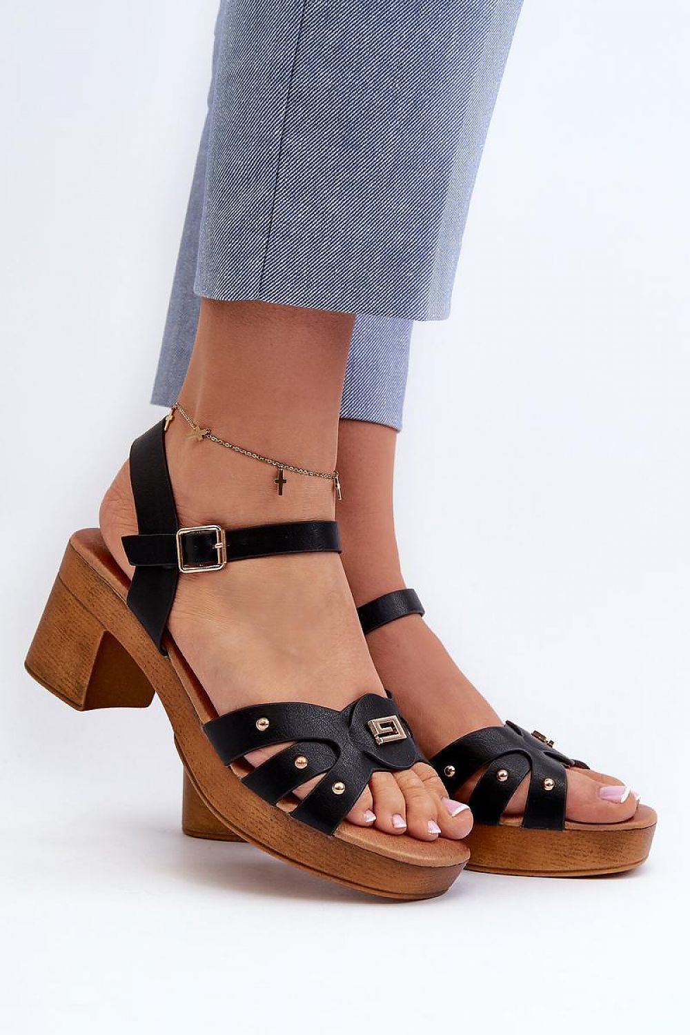 Damen Riemchen Sandaletten in Schwarz aus Öko-Leder mit 7 cm Absatz.