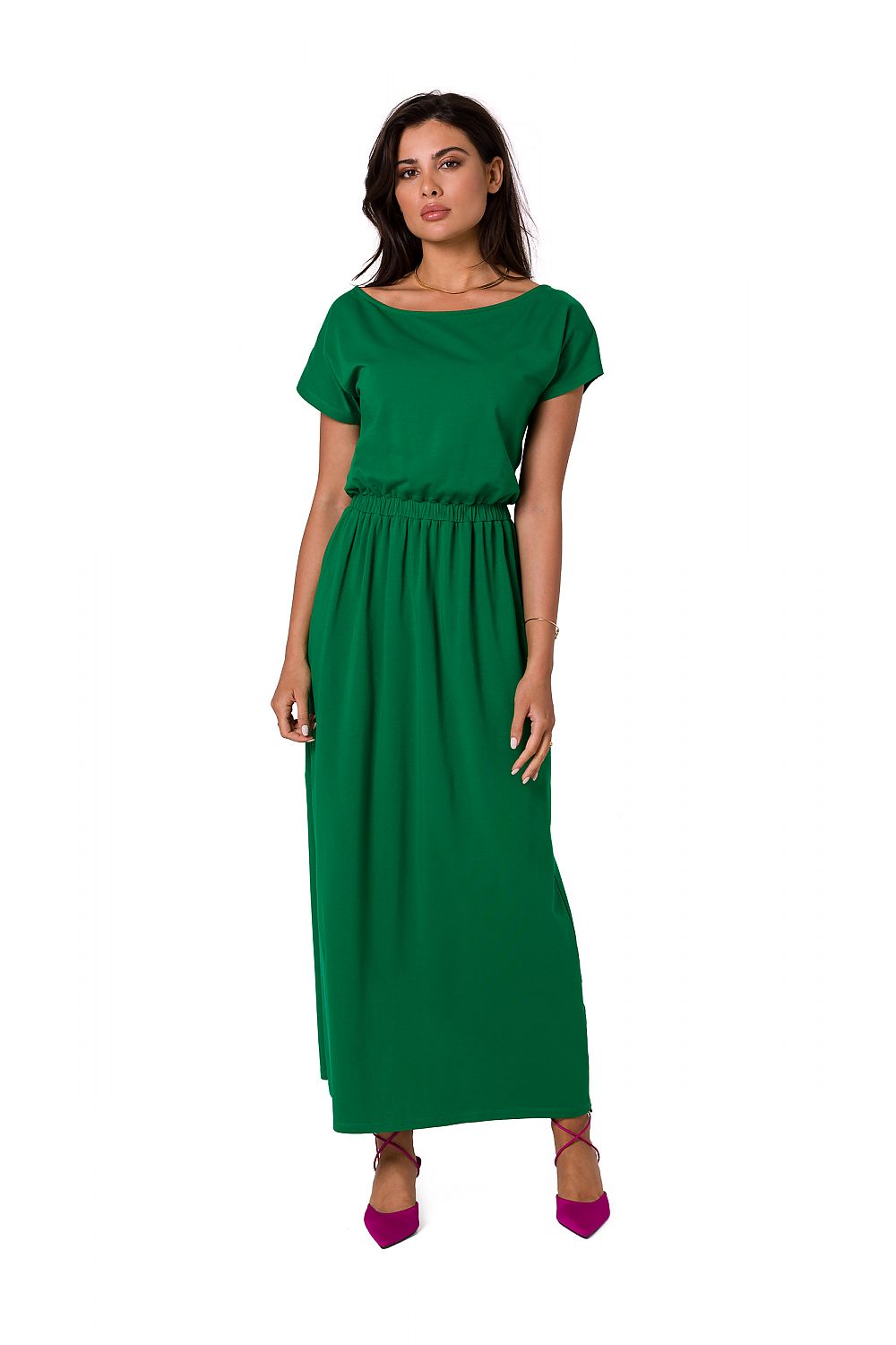 Damen Maxi Sommerkleid in Grün mit kurzen Ärmeln, vom Model getragen in der Frontansicht.