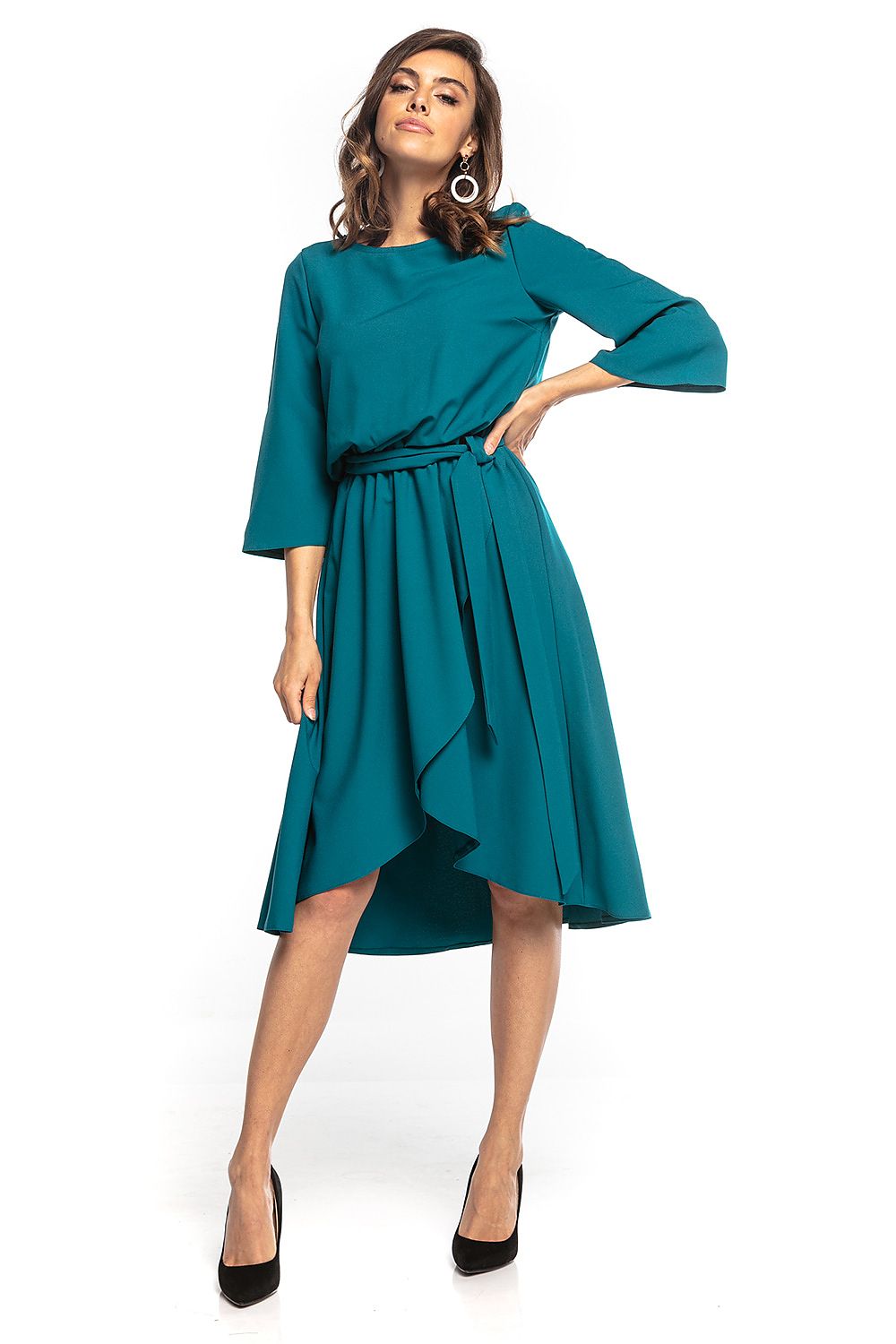Damen Midi Sommerkleid in Grün mit 3/4-Ärmeln, vom Model getragen in der Frontansicht - Kollektion Sommerkleider.