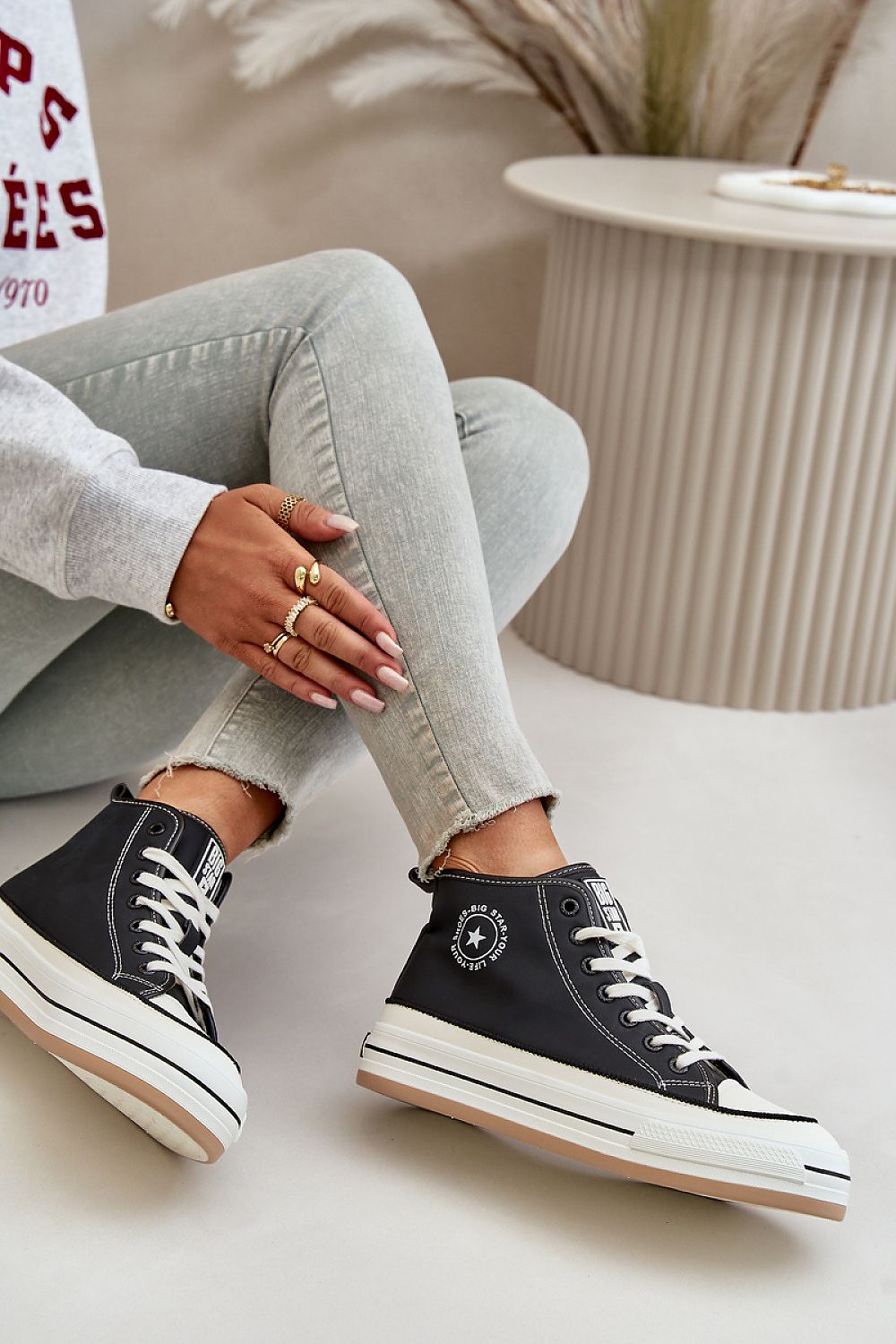 Sneaker / High-Top