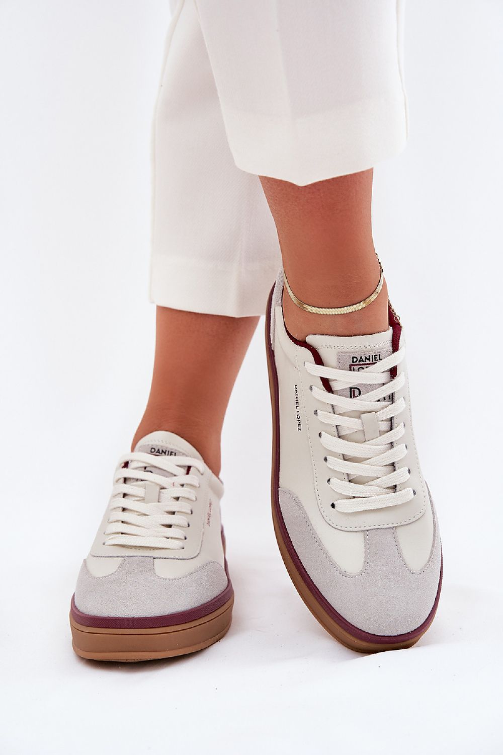Low-Top Damen Sneaker von BIG STAR SHOES by Daniel Lopez in Weiß (Modell 215479 Step in style)