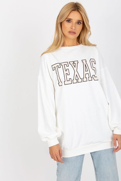 Damen Long-Sweatshirt „Cleo“ in Weiß/Rosa mit Print-Aufschrift und Seitentaschen in der Frontansicht. (Modell 216177 Ex Moda)