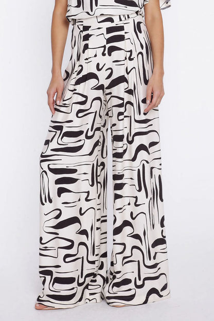 Damen Palazzo Sommerhose in Multifarben mit Print-Muster in der Frontansicht. (Modell 228007 Nife)