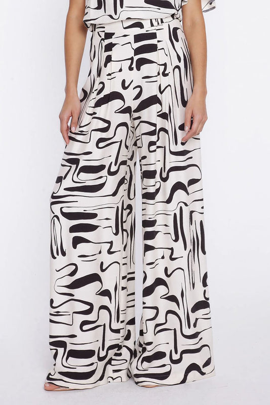 Damen Palazzo Sommerhose in Multifarben mit Print-Muster in der Frontansicht. (Modell 228007 Nife)