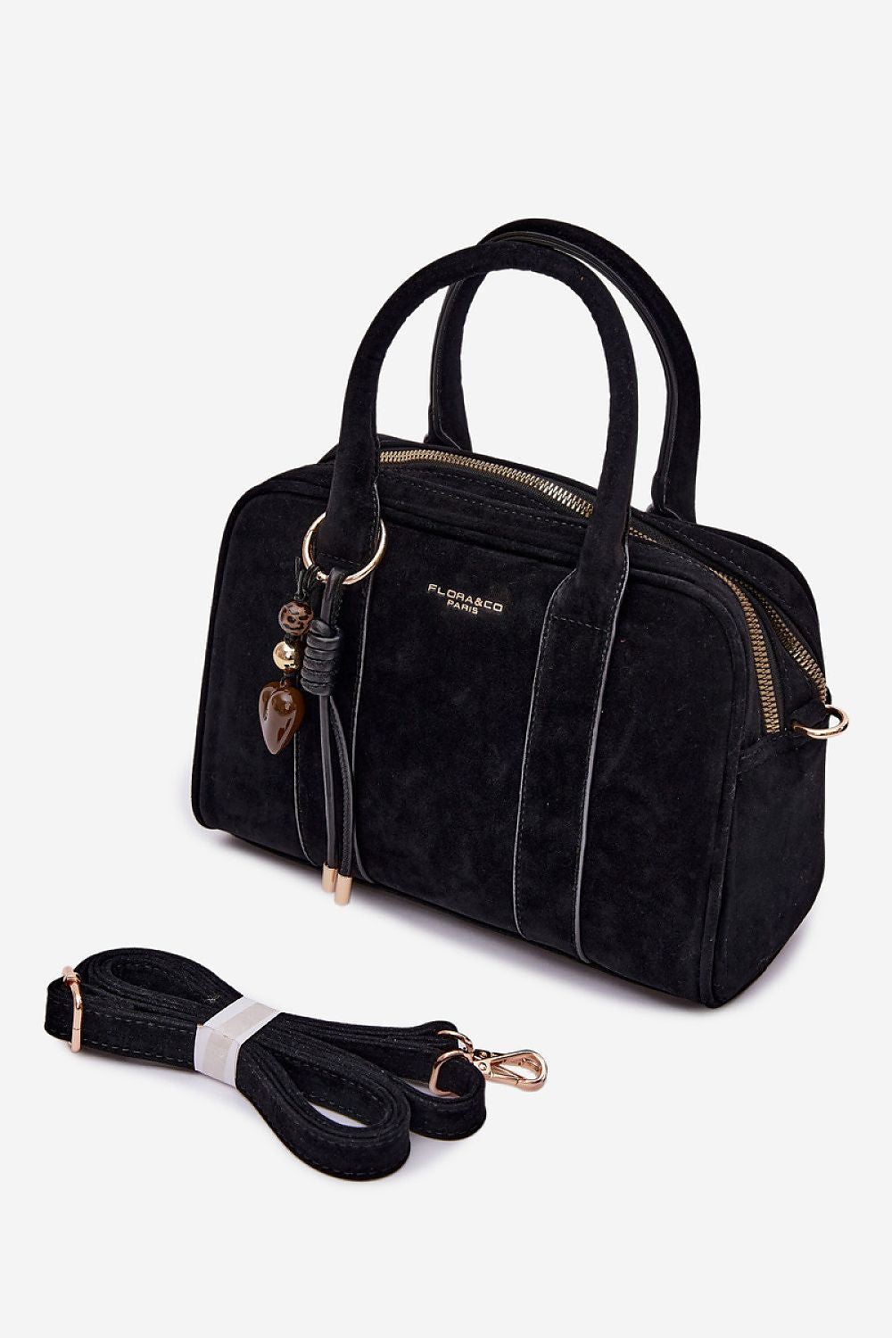 Damen Henkeltasche mit Reißverschluss in Schwarz aus Kunstwildleder, abnehmbarem Schultergurt, Anhänger und Logo-Druck.