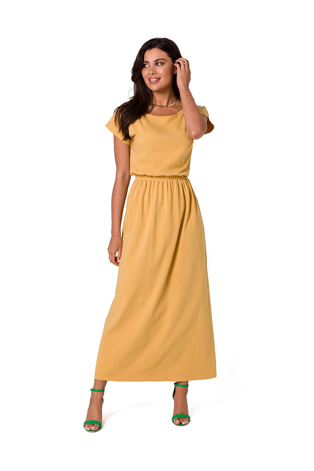 Damen Maxi Sommerkleid in Gelb mit kurzen Ärmeln, vom Model getragen in der Frontansicht.