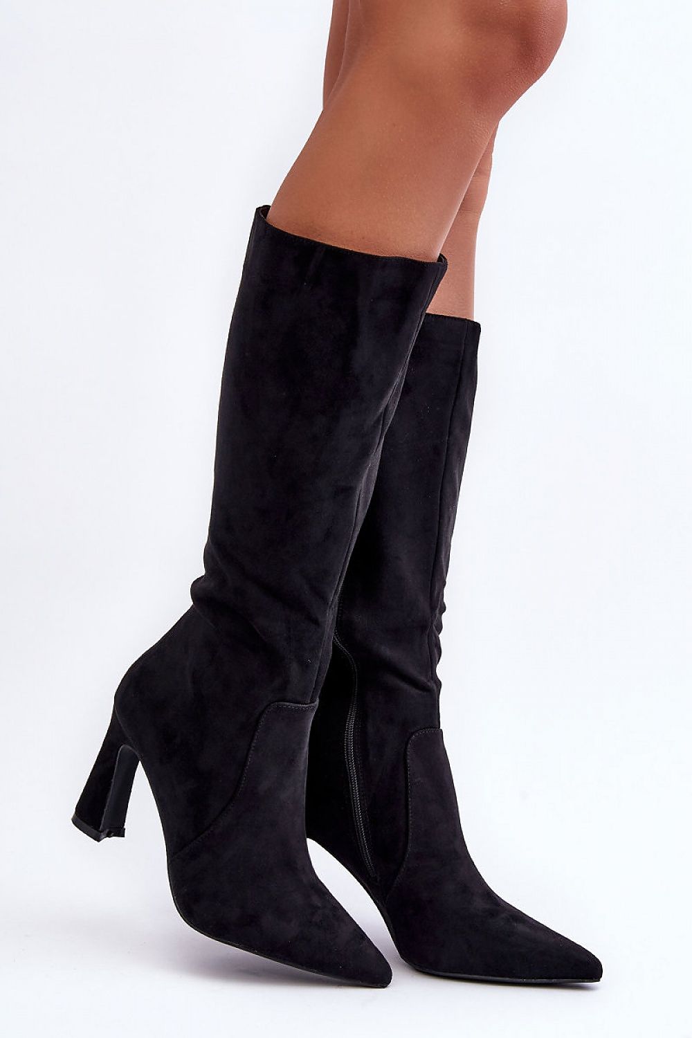 Damen Stiefel aus Öko-Wildleder in Schwarz mit hohem ausgestellten Absatz. (Modell 184041 Step in style)